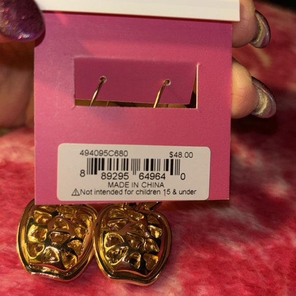 NWT Betsey Johnson sparkling apple dangling earrings. - Picture 5 of 8